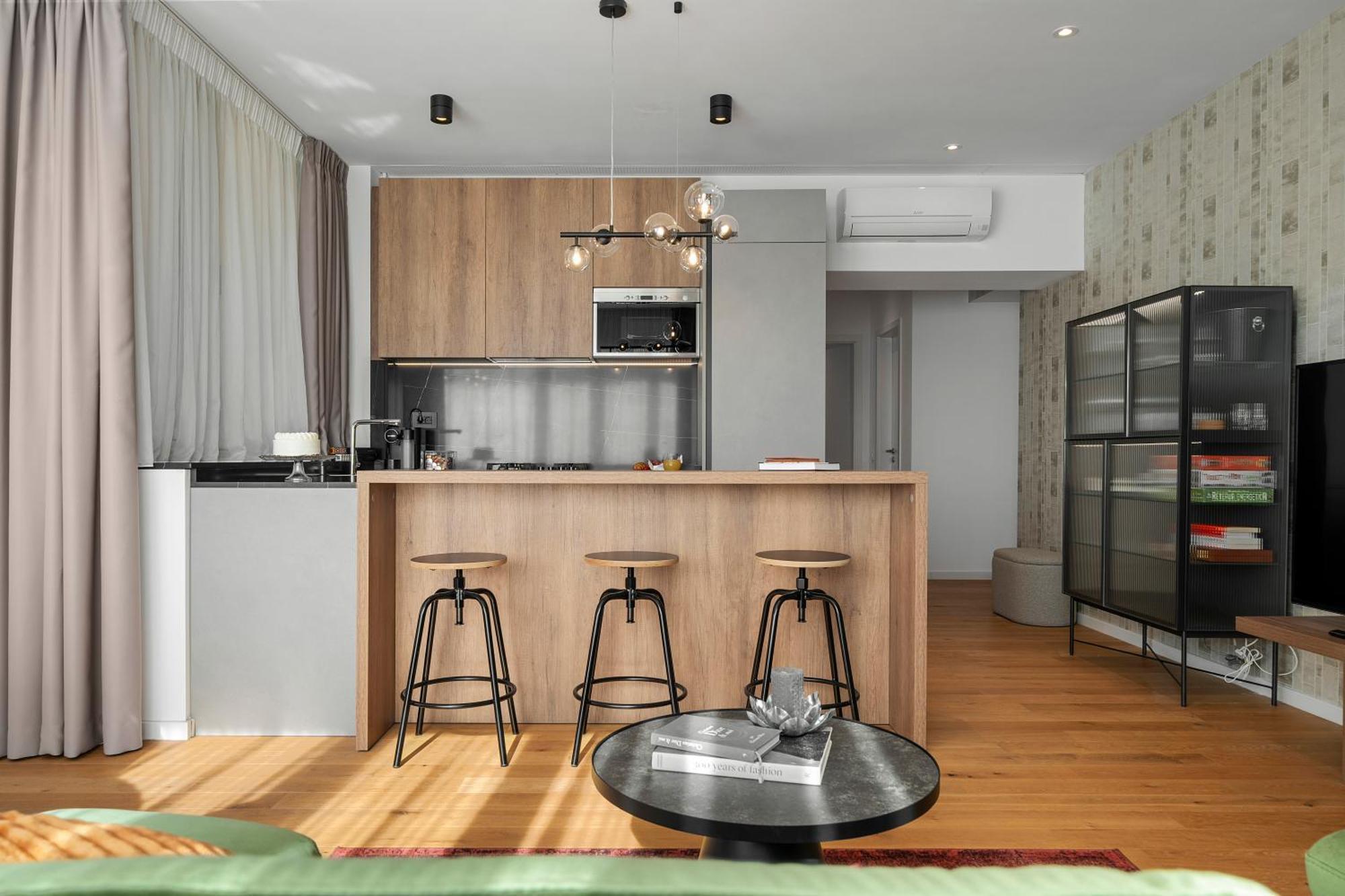 Mido With Parking And Self Check-in Apartament *