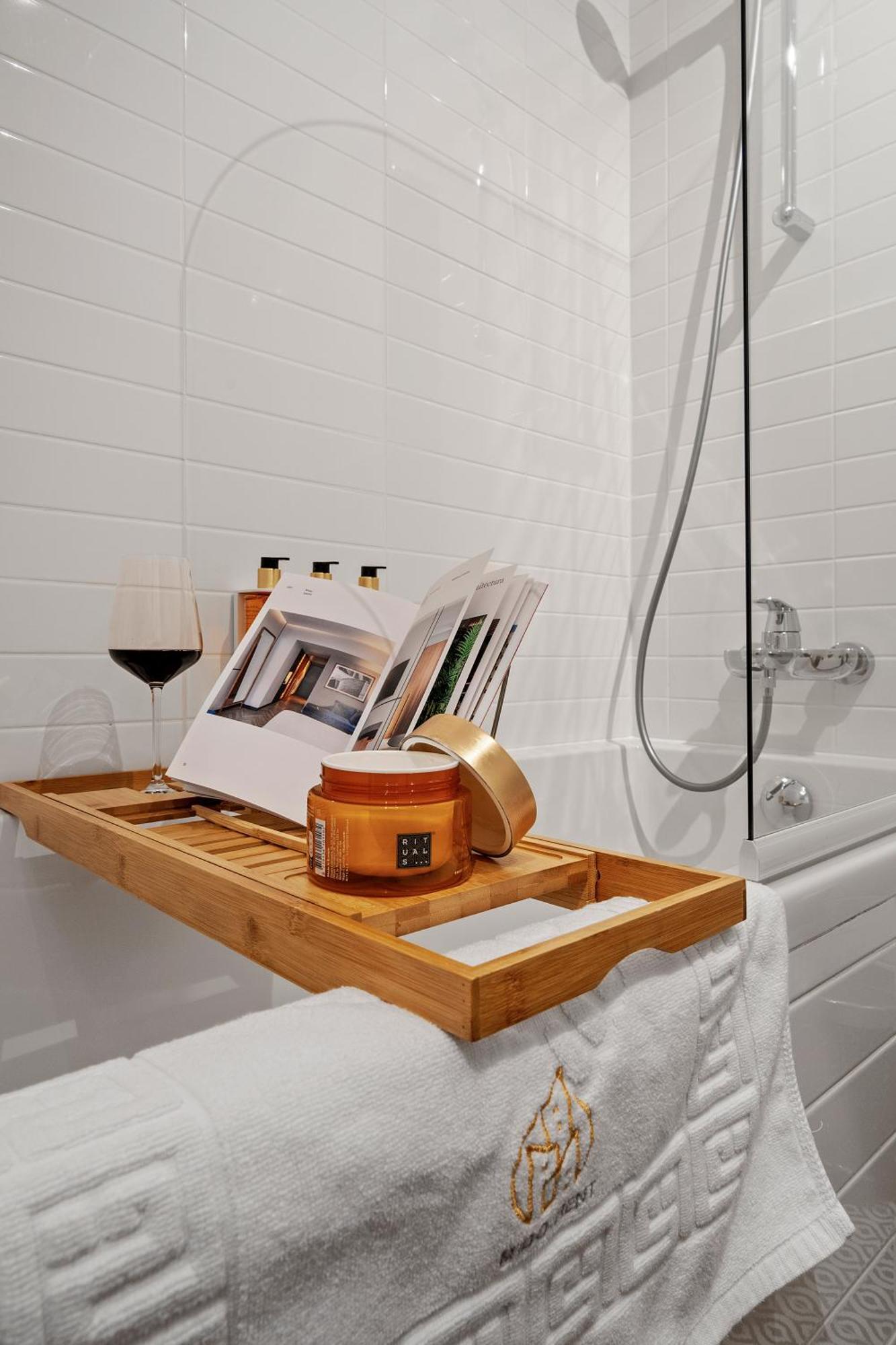 Apartament Mido With Parking And Self Check-in Bucureşti