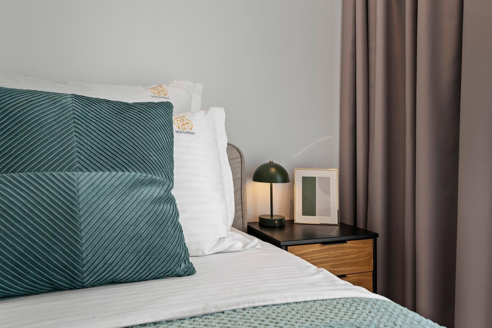 Mido With Parking And Self Check-in Apartament *
