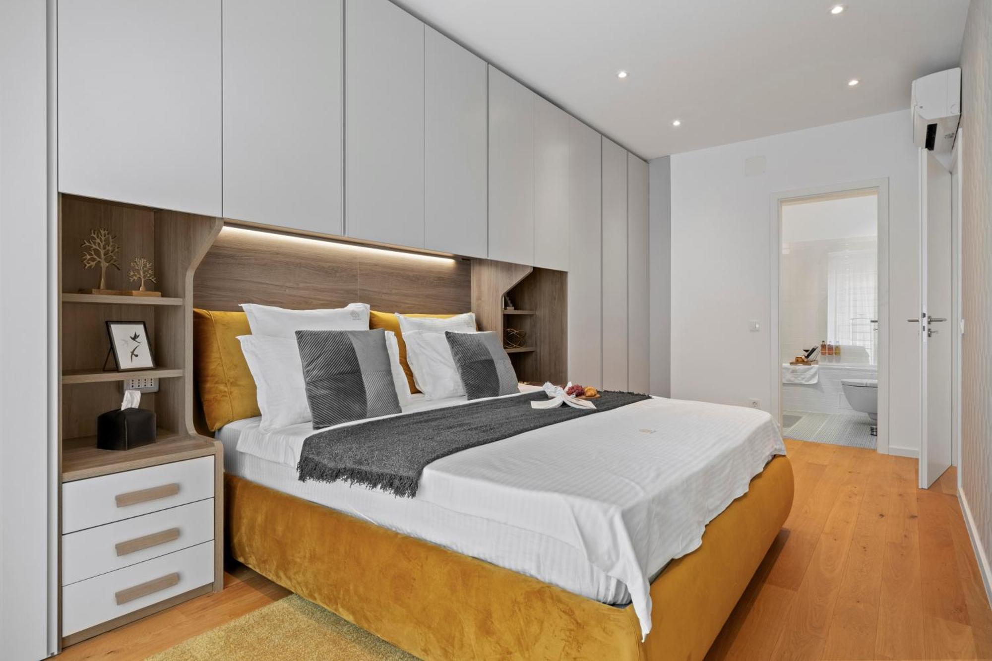 Mido With Parking And Self Check-in Apartament *
