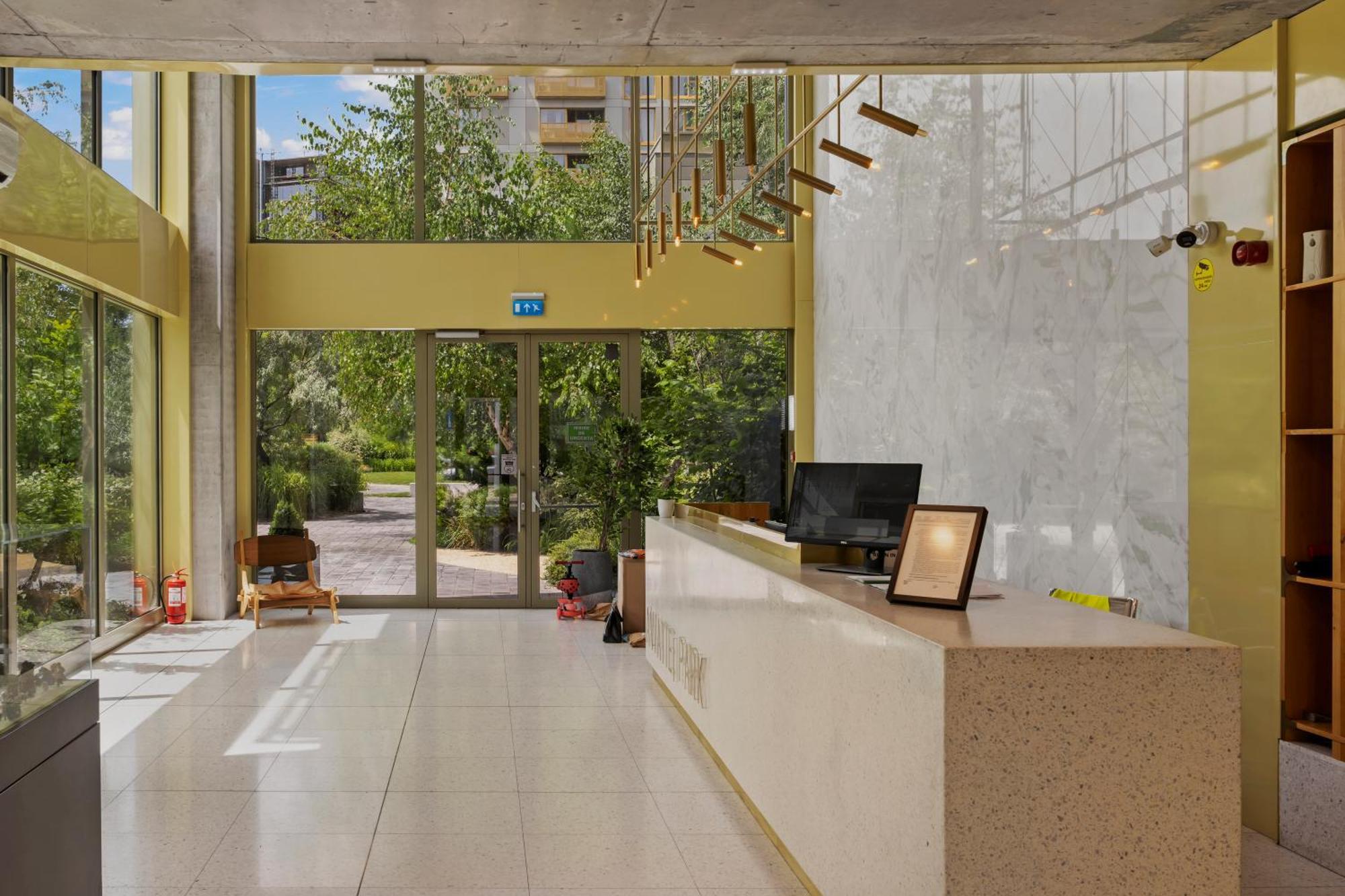 Mido With Parking And Self Check-in Apartament *